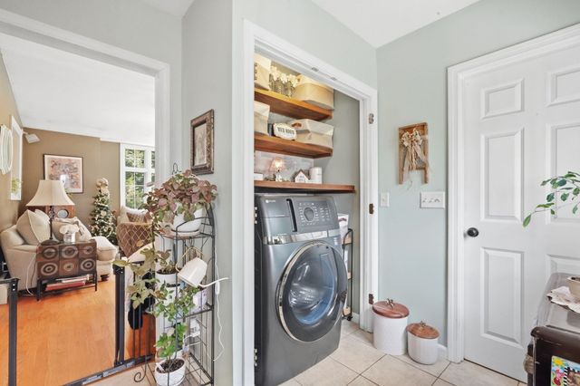 36 Decorie Dr, Wilbraham, MA 01095