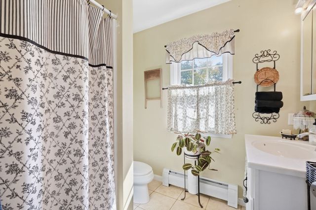36 Decorie Dr, Wilbraham, MA 01095