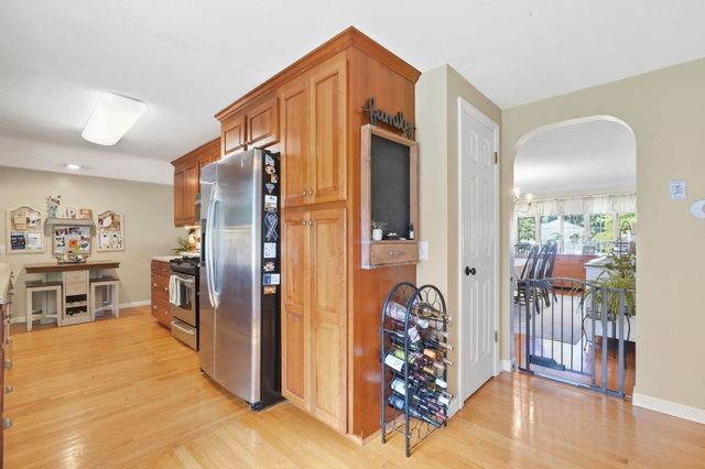 36 Decorie Dr, Wilbraham, MA 01095