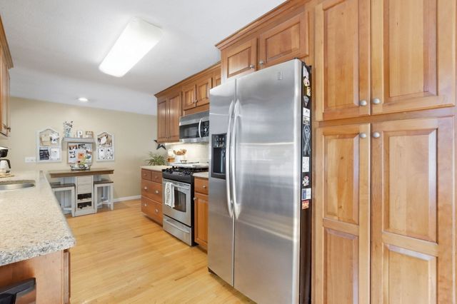 36 Decorie Dr, Wilbraham, MA 01095