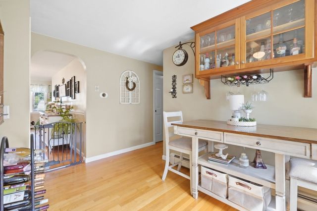 36 Decorie Dr, Wilbraham, MA 01095