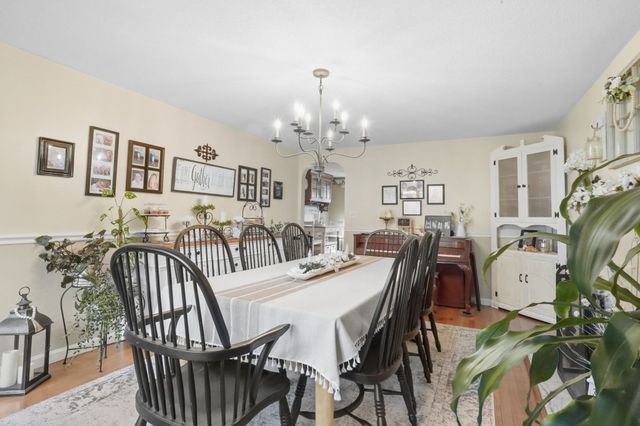 36 Decorie Dr, Wilbraham, MA 01095