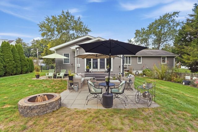 36 Decorie Dr, Wilbraham, MA 01095