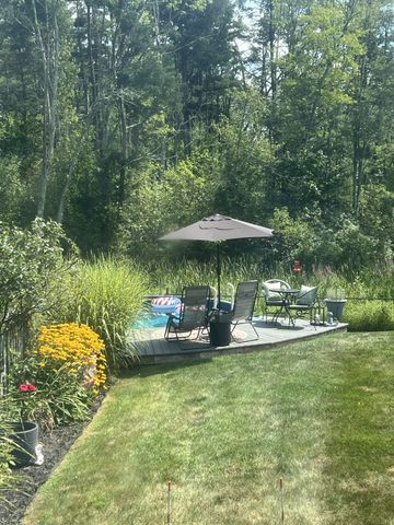 36 Decorie Dr, Wilbraham, MA 01095
