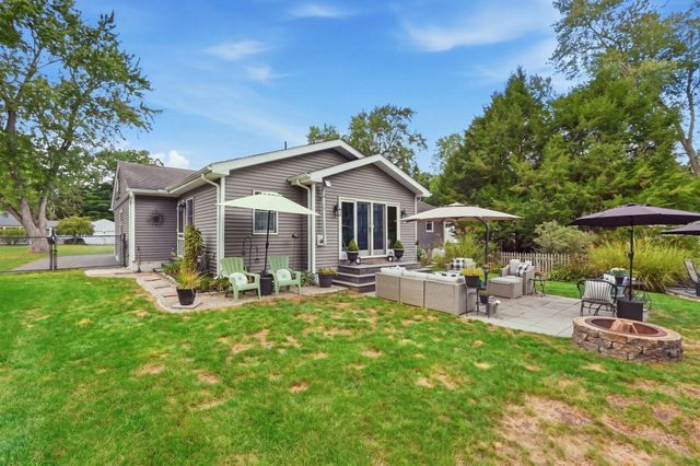 36 Decorie Dr, Wilbraham, MA 01095