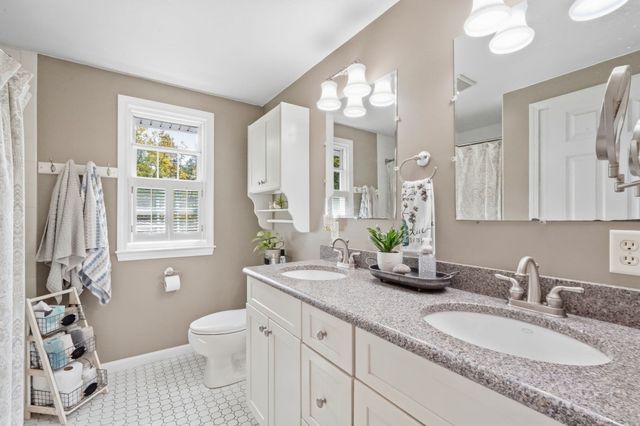 36 Decorie Dr, Wilbraham, MA 01095