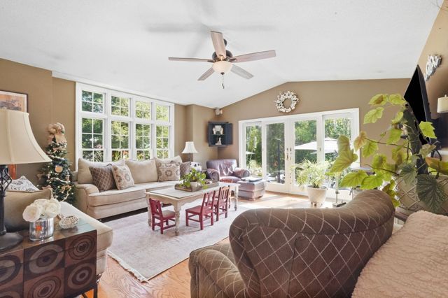 36 Decorie Dr, Wilbraham, MA 01095