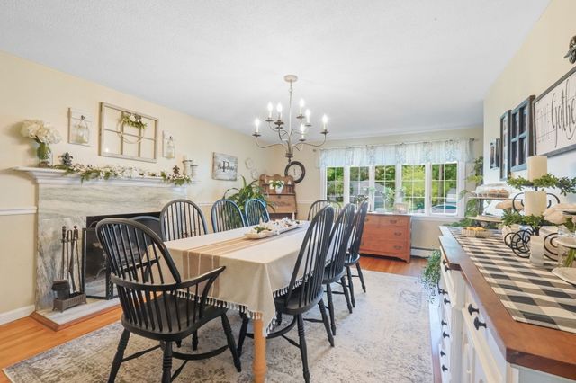 36 Decorie Dr, Wilbraham, MA 01095