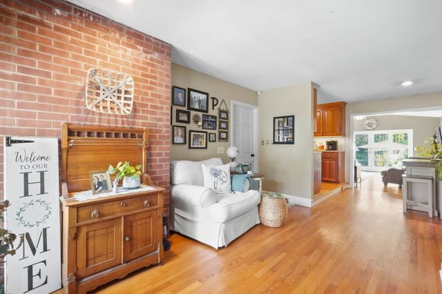 36 Decorie Dr, Wilbraham, MA 01095