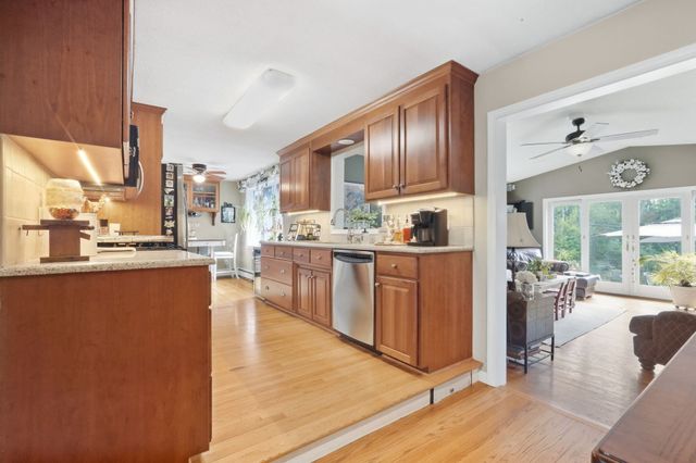 36 Decorie Dr, Wilbraham, MA 01095