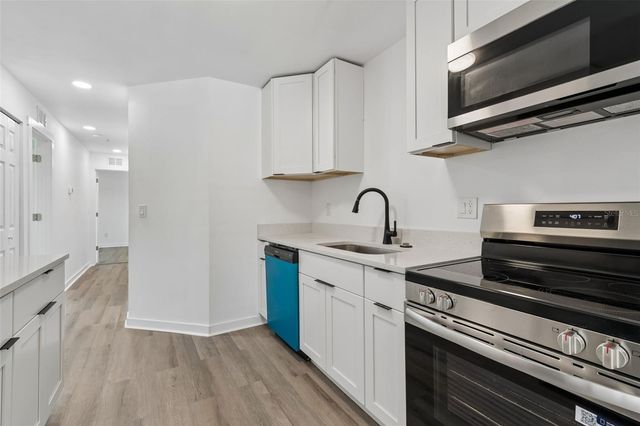 140 HUNTER LAKE DRIVE 8C, Oldsmar, FL 34677