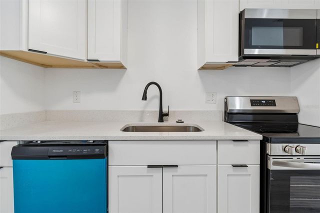 140 HUNTER LAKE DRIVE 8C, Oldsmar, FL 34677