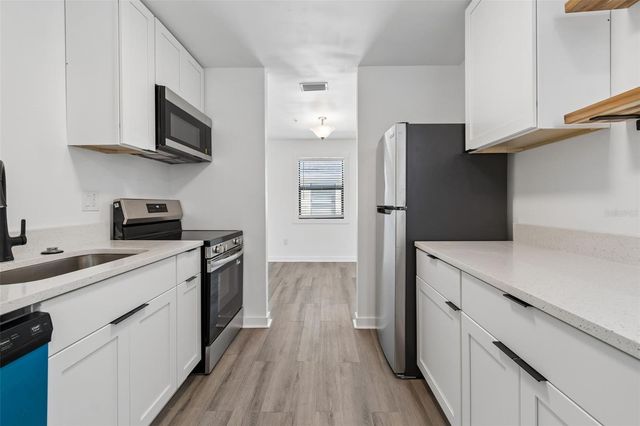 140 HUNTER LAKE DRIVE 8C, Oldsmar, FL 34677