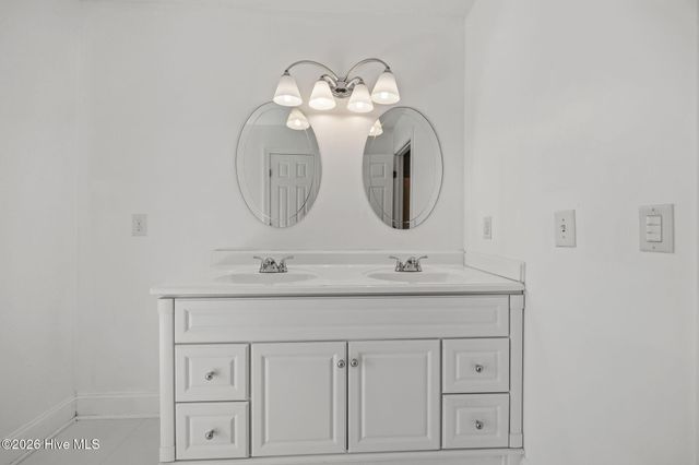 819 Badger Circle, Greenville, NC 27834