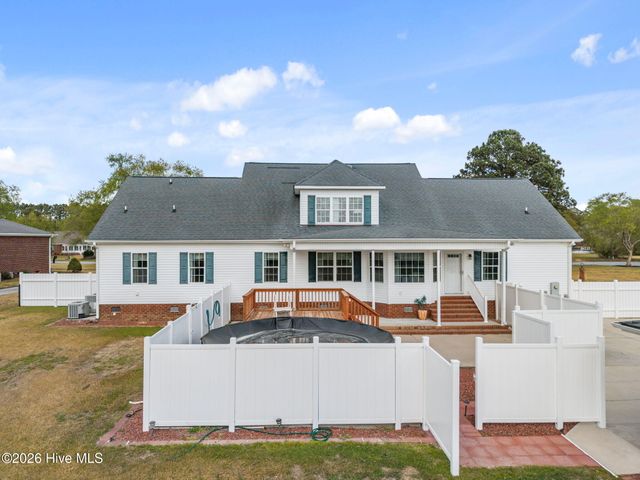 819 Badger Circle, Greenville, NC 27834