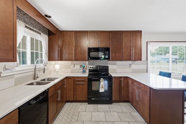 6119 E Oneida Ave, Wichita, KS 67208