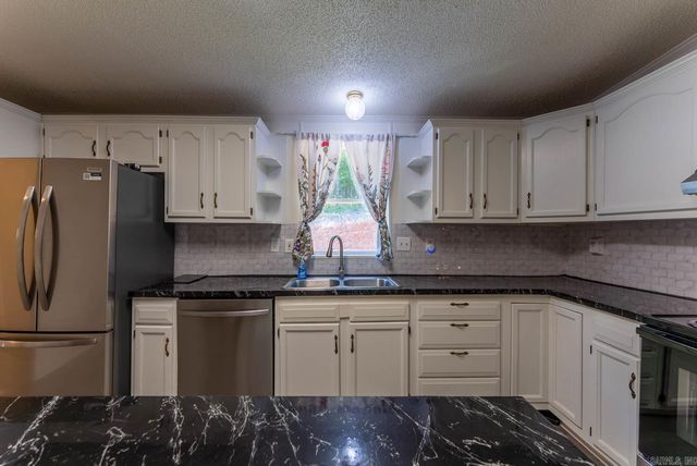 300 Chinn Springs Lane, Batesville, AR 72501