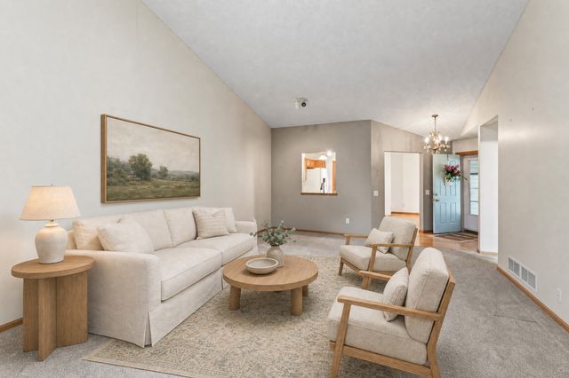 9076 212th Street W, Lakeville, MN 55044