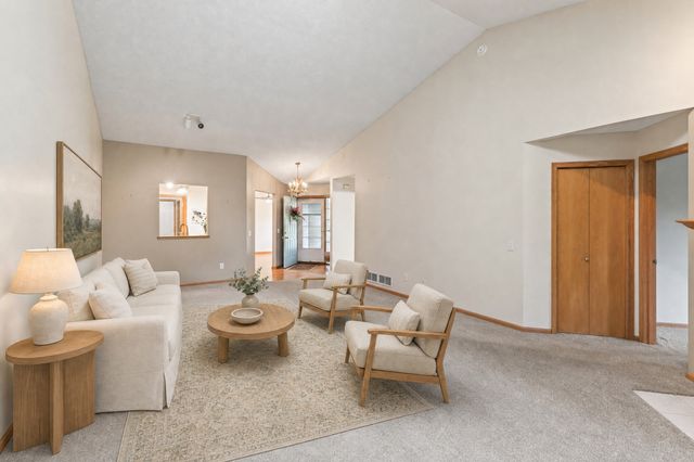 9076 212th Street W, Lakeville, MN 55044