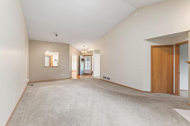 9076 212th Street W, Lakeville, MN 55044