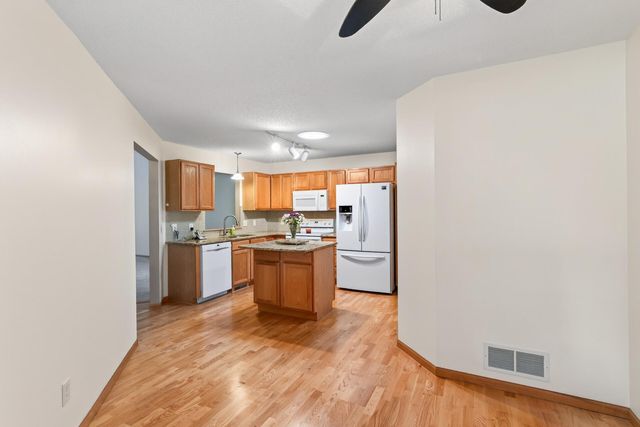 9076 212th Street W, Lakeville, MN 55044
