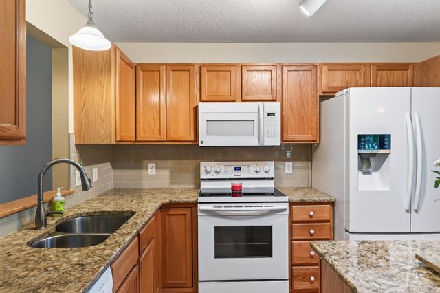9076 212th Street W, Lakeville, MN 55044