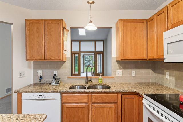 9076 212th Street W, Lakeville, MN 55044
