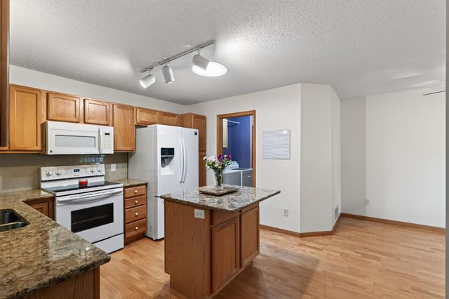 9076 212th Street W, Lakeville, MN 55044