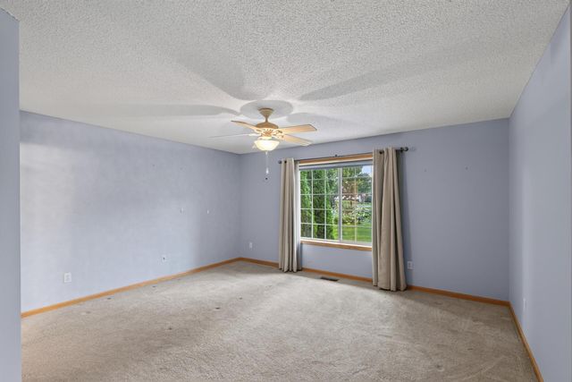 9076 212th Street W, Lakeville, MN 55044