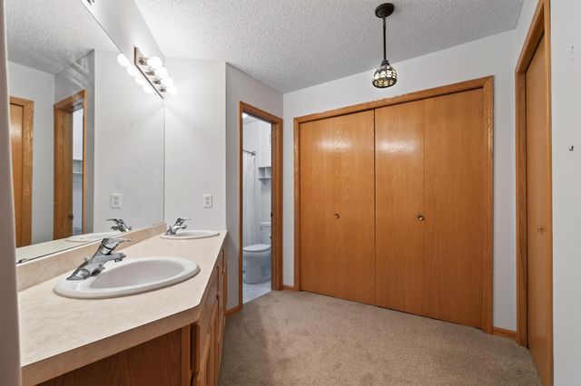 9076 212th Street W, Lakeville, MN 55044