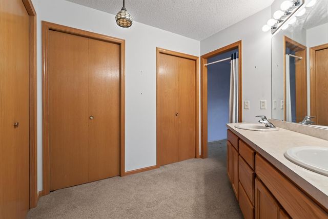 9076 212th Street W, Lakeville, MN 55044