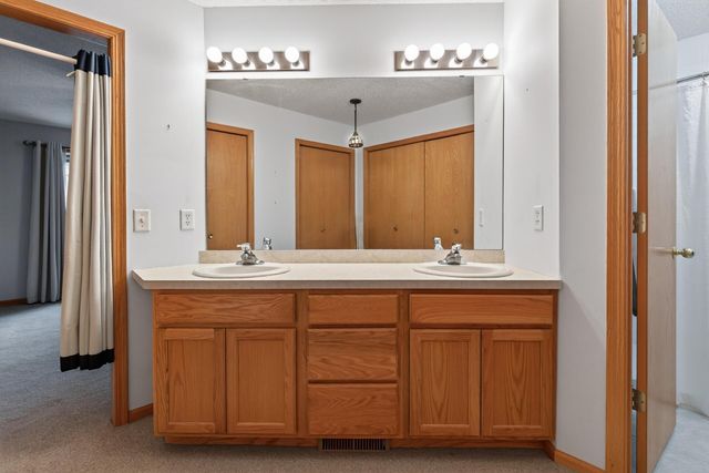 9076 212th Street W, Lakeville, MN 55044