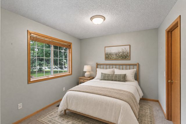 9076 212th Street W, Lakeville, MN 55044