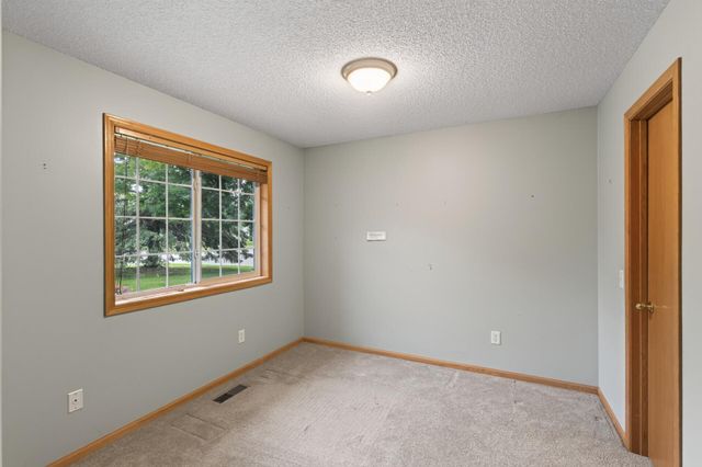 9076 212th Street W, Lakeville, MN 55044