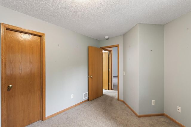 9076 212th Street W, Lakeville, MN 55044