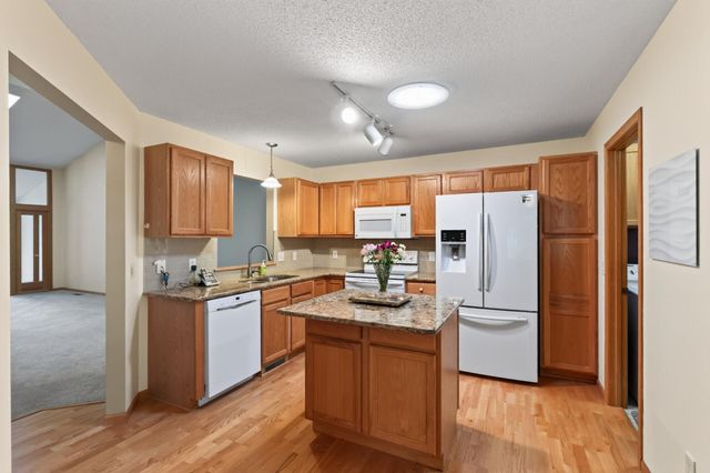 9076 212th Street W, Lakeville, MN 55044