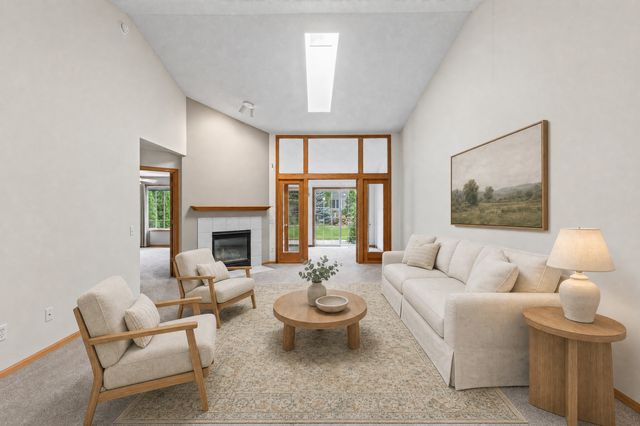 9076 212th Street W, Lakeville, MN 55044