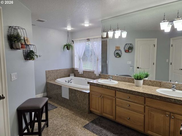 2210 Se 352ND Ave, Washougal, WA 98671