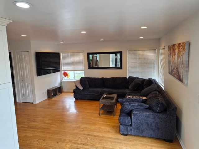 7943 Dada Drive, Gurnee, IL 60031