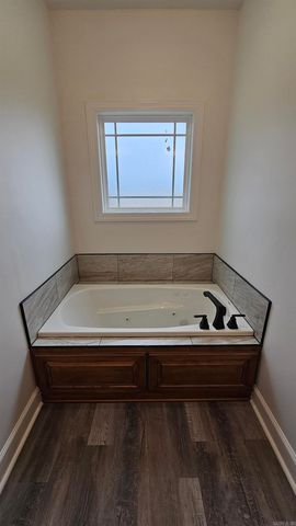 610 N Airport Road, Jonesboro, AR 72405