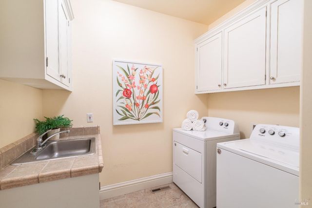 1330 Pine St, St. Helena, CA 94574