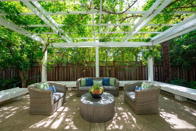 1330 Pine St, St. Helena, CA 94574