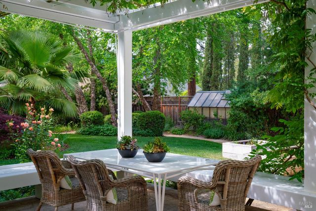 1330 Pine St, St. Helena, CA 94574