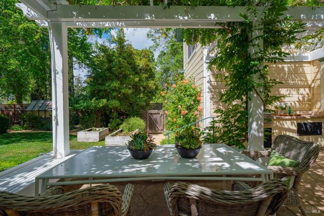 1330 Pine St, St. Helena, CA 94574