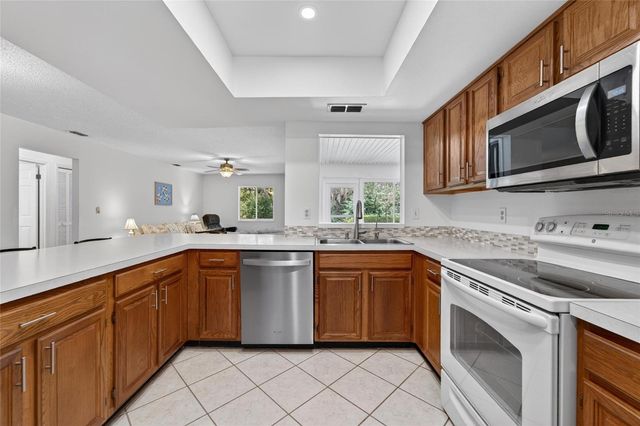 2015 BERRY ROBERTS DRIVE, Sun City Center, FL 33573