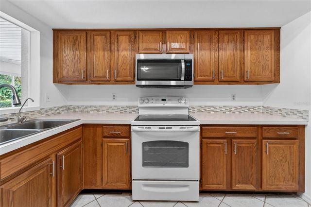 2015 BERRY ROBERTS DRIVE, Sun City Center, FL 33573