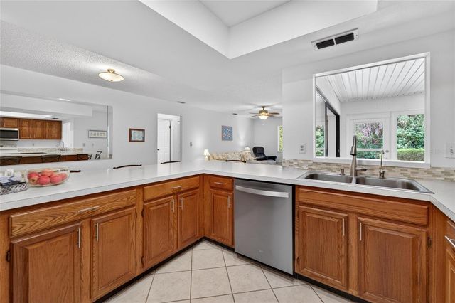 2015 BERRY ROBERTS DRIVE, Sun City Center, FL 33573