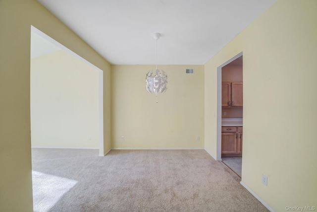 11 Cranberry Circle, Medford, NY 11763