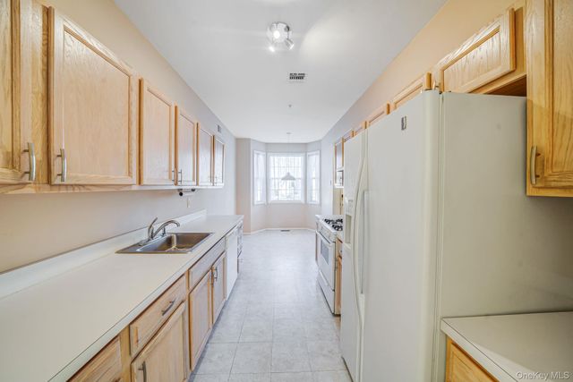 11 Cranberry Circle, Medford, NY 11763