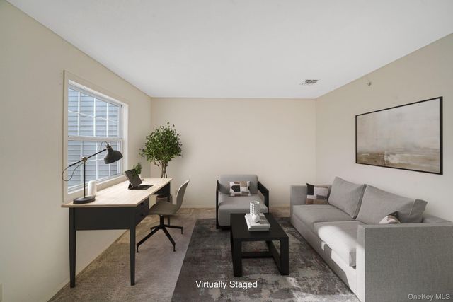 11 Cranberry Circle, Medford, NY 11763